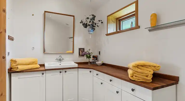 Hyggeligt feriehus tæt på fjord og badebro