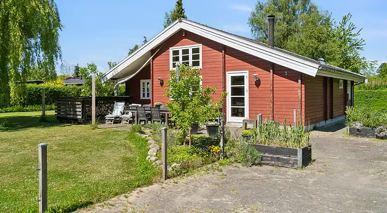 Hyggeligt feriehus tæt på fjord og badebro