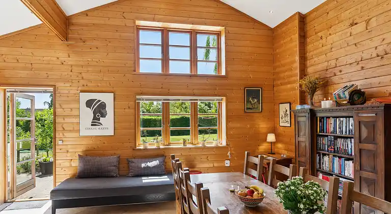 Hyggeligt feriehus tæt på fjord og badebro