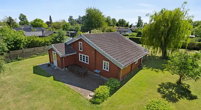 Hyggeligt feriehus tæt på fjord og badebro