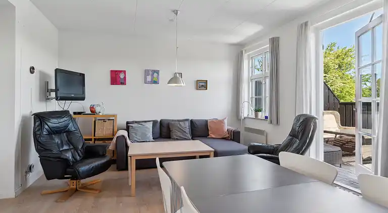 Ferielejlighed til 4 med fælles pool 