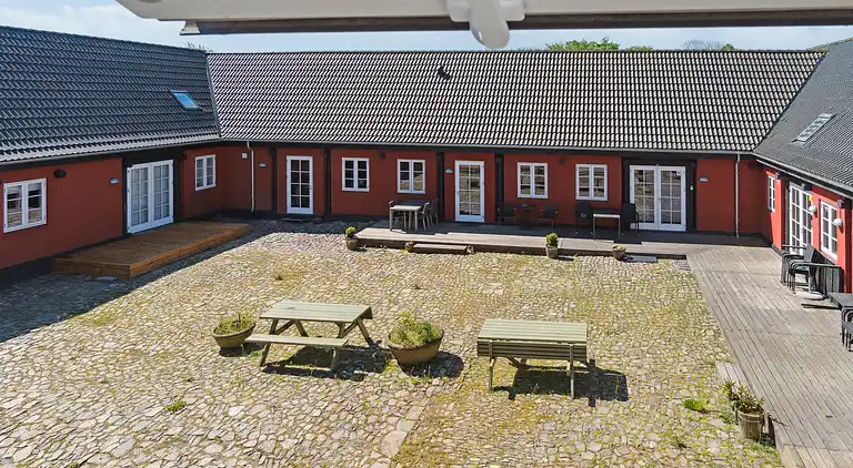 Ferielejlighed til 4 med fælles pool 