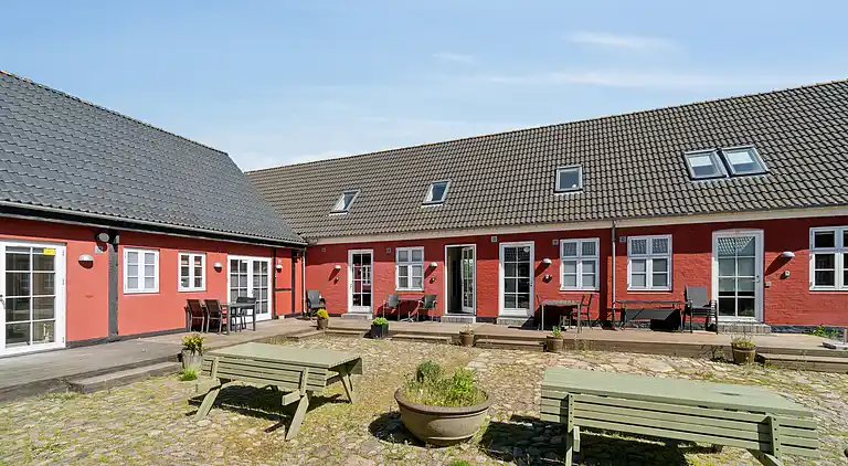 Ferielejlighed til 4 med fælles pool 