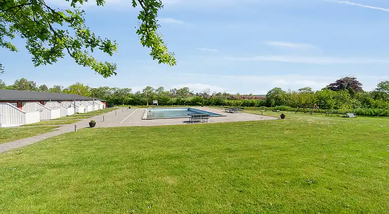 Ferielejlighed til 4 med fælles pool 