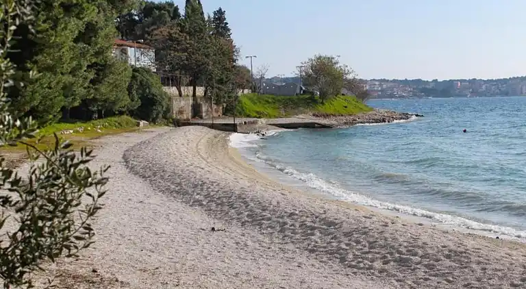 Ferielejlighed i Okrug Gornji