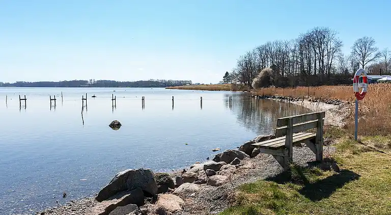 Hyggeligt sommerhus med kig til Kerteminde Fjord.