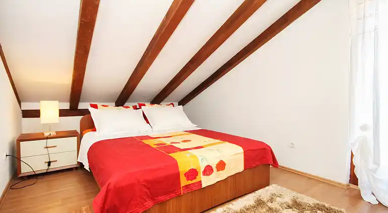 2-Zimmer-Ferienwohnung mit Terrasse und Meerblick Stari Grad