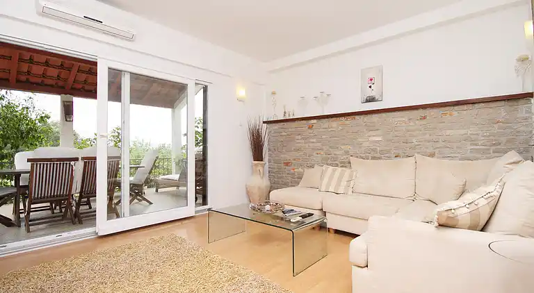 2-Zimmer-Ferienwohnung mit Terrasse und Meerblick Stari Grad