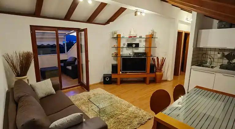 2-Zimmer-Ferienwohnung mit Terrasse und Meerblick Stari Grad