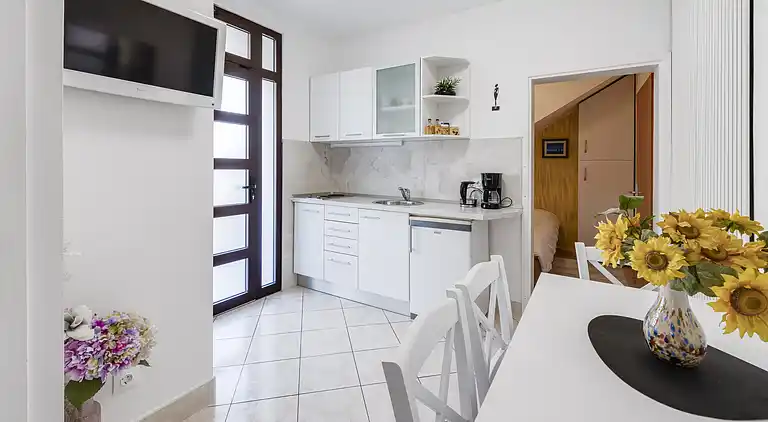 2-Zimmer-Ferienwohnung mit Terrasse Dubrovnik (A-9073-b)
