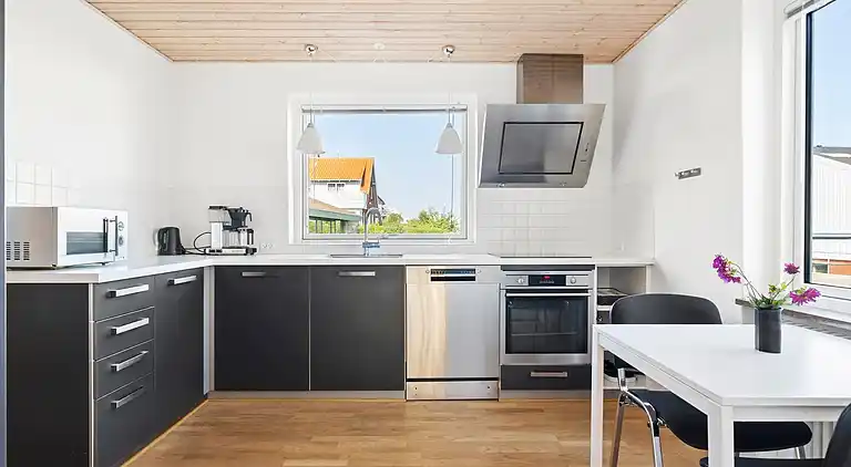 Familievenligt sommerhus med udsigt til Østersøen