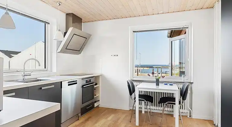 Familievenligt sommerhus med udsigt til Østersøen