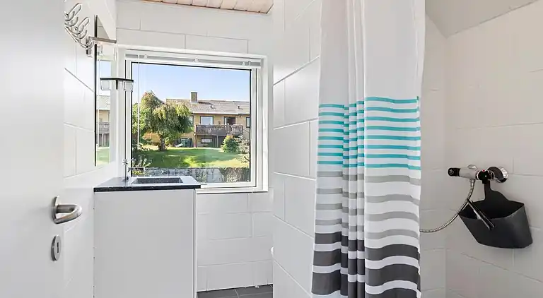 Familievenligt sommerhus med udsigt til Østersøen