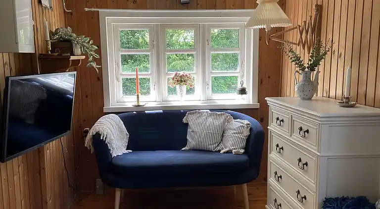 Et lille charmerende “rigtigt” sommerhus på Orø