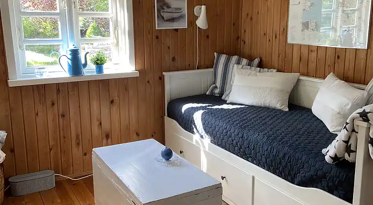 Et lille charmerende “rigtigt” sommerhus på Orø