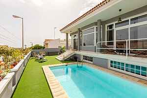 SPECTACULAR VILLA PARKiNG POWERFUl WiFi SEAViEW