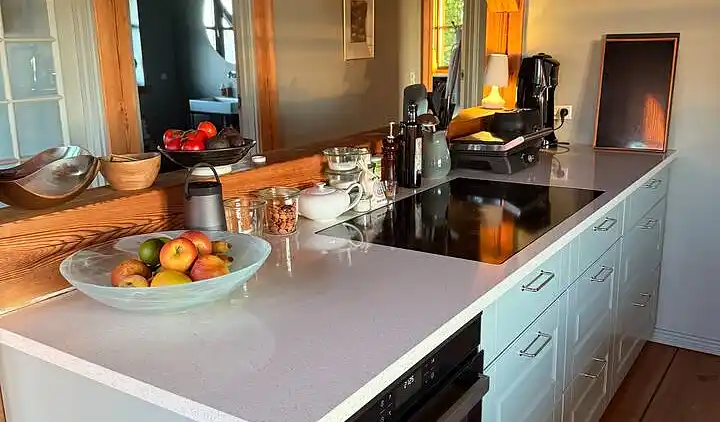 Blockhaus mit Blick auf Meer, Fjord und Lemvig