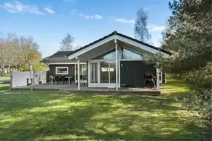 Stort, dejligt sommerhus, der fremstår næsten nyt