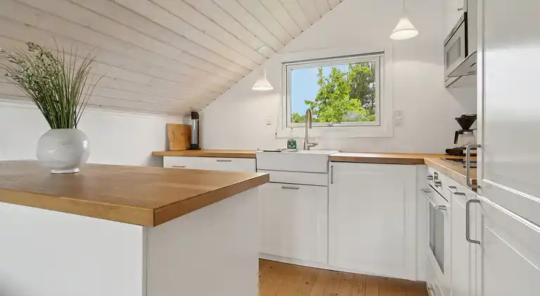 Skønt sommerhus i bynært område