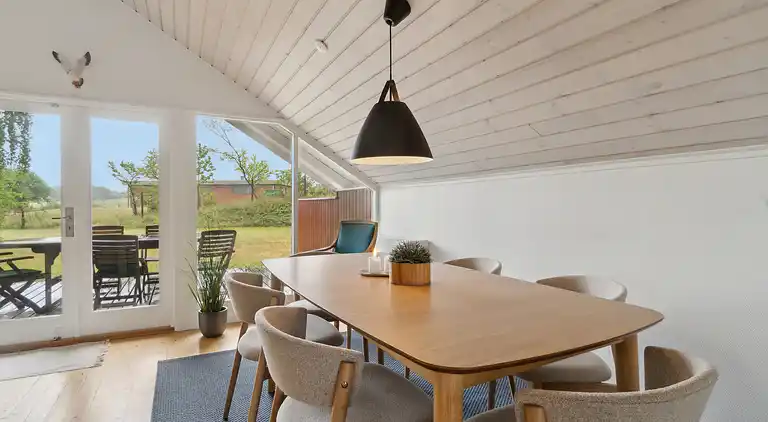 Skønt sommerhus i bynært område