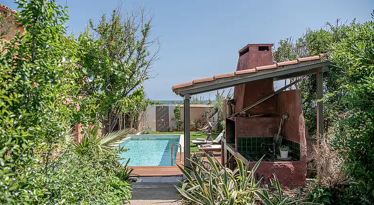 "The House By The Sea" beachfront villa with pool up 9 pers.