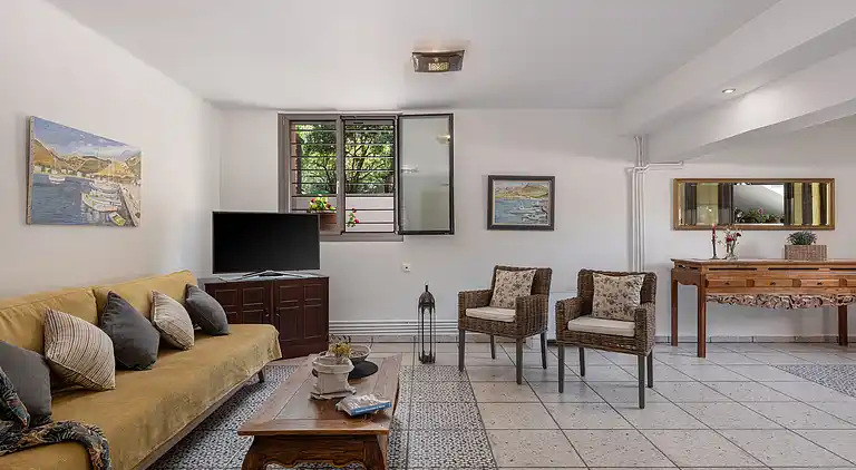 "The House By The Sea" beachfront villa with pool up 9 pers.