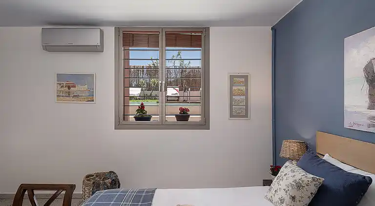 "The House By The Sea" beachfront villa with pool up 9 pers.