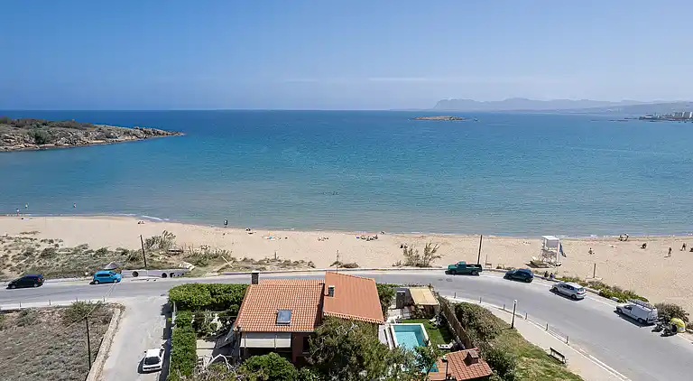 "The House By The Sea" beachfront villa with pool up 9 pers.