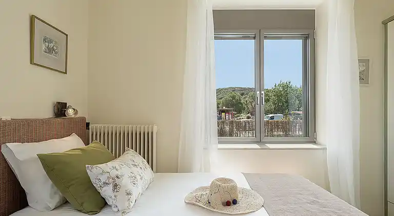 "The House By The Sea" beachfront villa with pool up 9 pers.