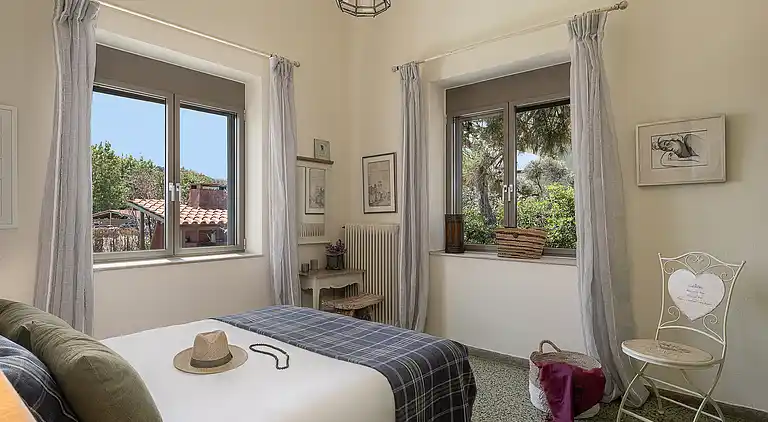 "The House By The Sea" beachfront villa with pool up 9 pers.