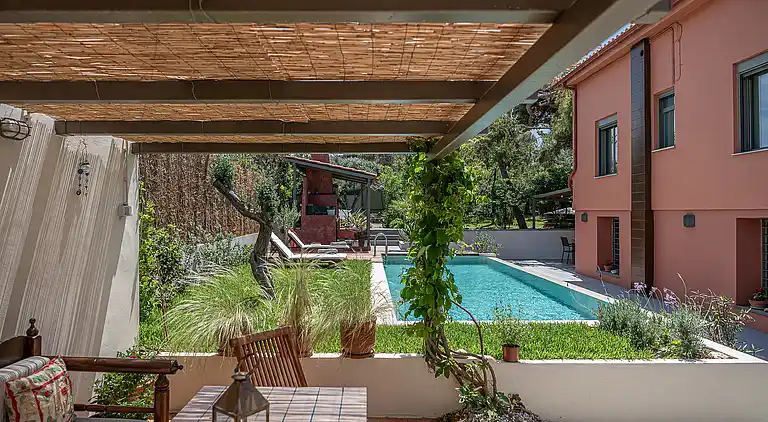 "The House By The Sea" beachfront villa with pool up 9 pers.