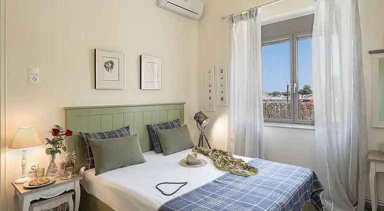 "The House By The Sea" beachfront villa with pool up 9 pers.