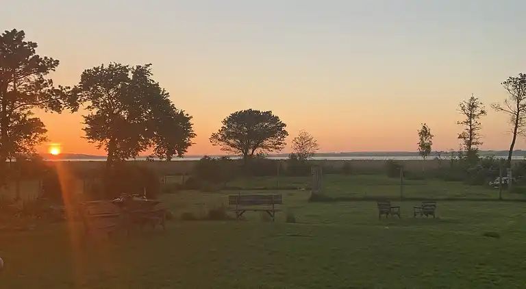 Sommerhus m fjordudsigt og stor indhegnet have