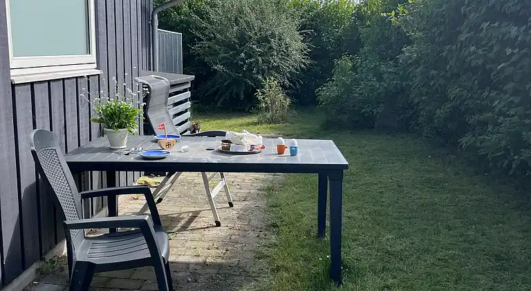 Sommerhus m fjordudsigt og stor indhegnet have