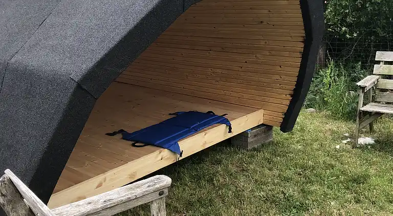 Sommerhus m fjordudsigt og stor indhegnet have