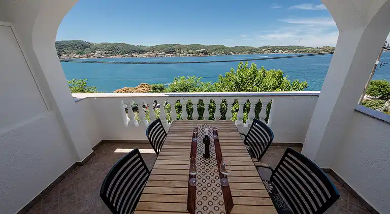 Two bedroom apartment near beach Supetarska Draga - Gornja,