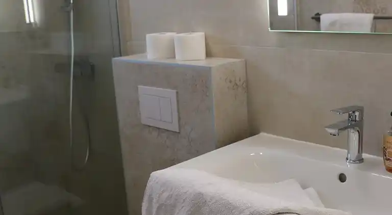 Two bedroom apartment near beach Supetarska Draga - Gornja,