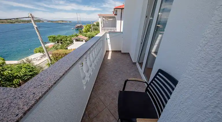 Two bedroom apartment near beach Supetarska Draga - Gornja,