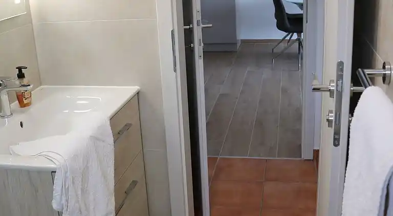 Two bedroom apartment near beach Supetarska Draga - Gornja,