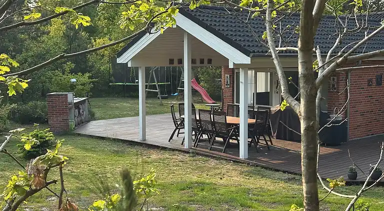 Hyggeligt nyere stort feriehus i Snogebæk