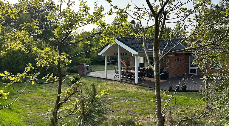 Hyggeligt nyere stort feriehus i Snogebæk
