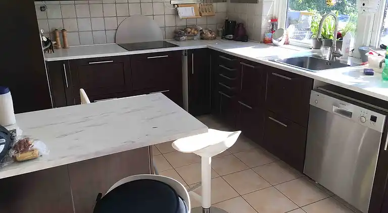 Rummeligt hus tæt af volden og bus til københavn