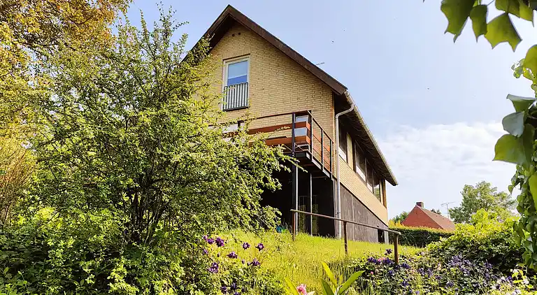 Gemütliches Haus in der Nähe von Wald und Küste