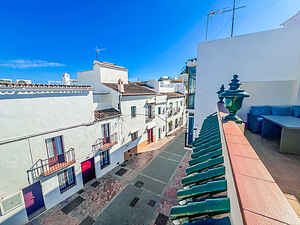 Découvrez ce magnifique penthouse situé au cœur de Nerja,