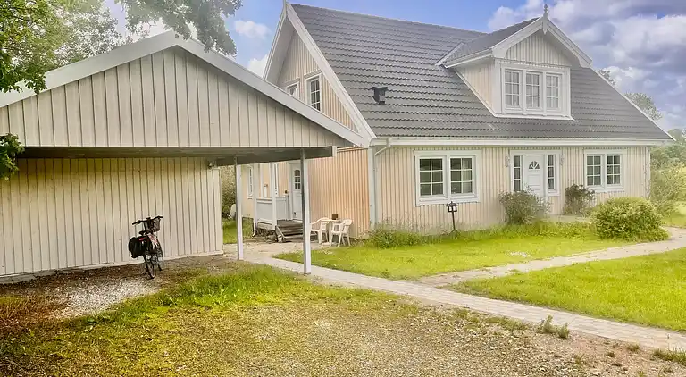 Stor villa i naturskønne omgivelser tæt på strand