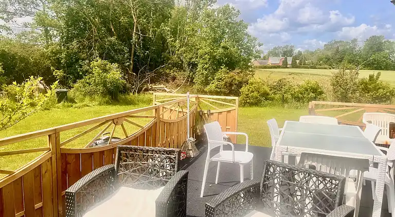 Stor villa i naturskønne omgivelser tæt på strand