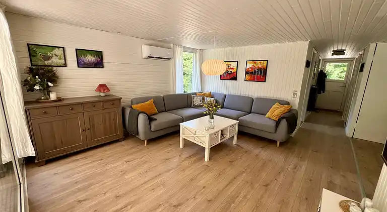 Nyrenoveret sommerhus ved Kvie sø