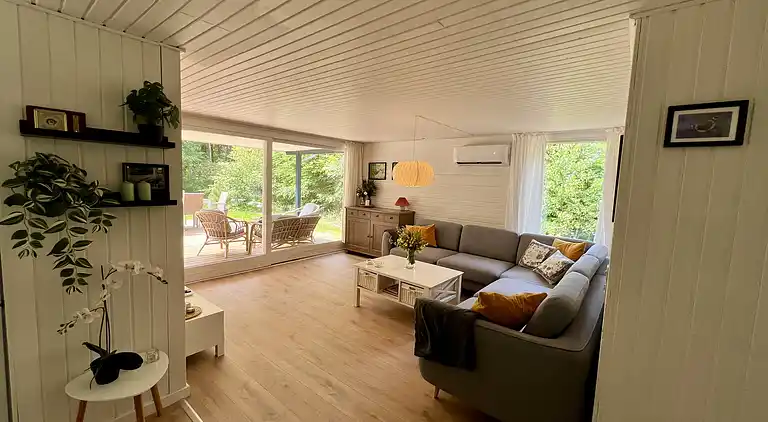 Nyrenoveret sommerhus ved Kvie sø