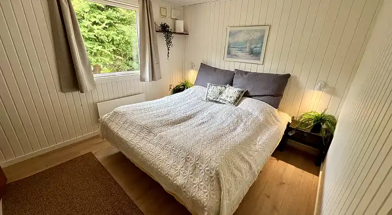 Nyrenoveret sommerhus ved Kvie sø