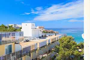 602 Cala Forn Salou, seitliche Ausblicke auf das Meer.
